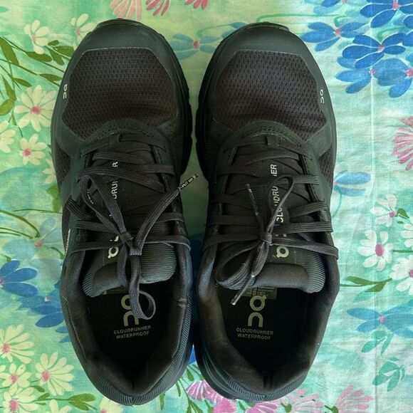 On Running Cloudrunner Waterproof Shoes - W 7.5 - Picture 11 of 12